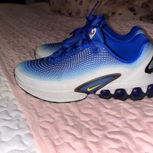 Nike Kids Blue and White Gradient Sneakers